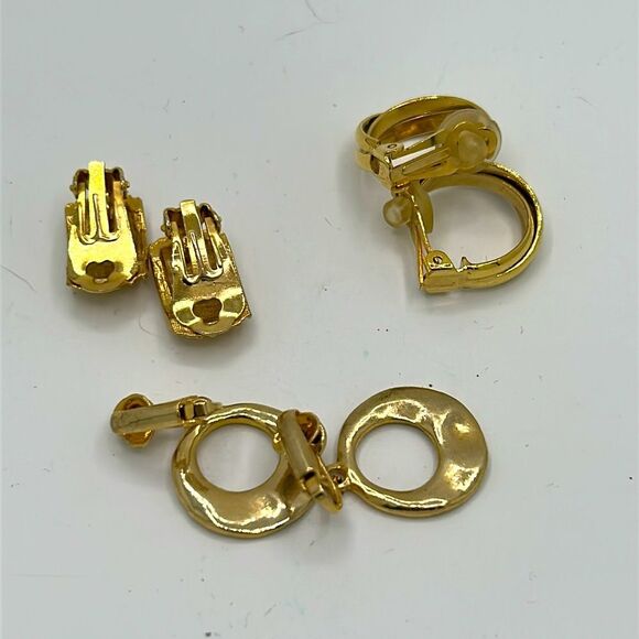 Gold-tone vintage clip-on Earrings - 3 pairs - Picture 2 of 7